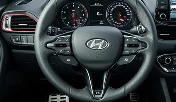 Hyundai-i30n-fastback-2-Bilder-nebeneinander-lenkrad-1.jpg